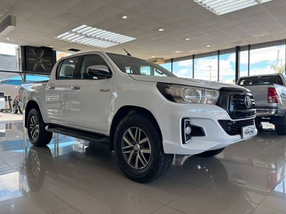 TOYOTA HILUX 2.8 SRV 4X4 CD 16V DIESEL 4P AUTOMÁTICO TOYOTA HILUX 2.8 SRV 4X4 CD 16V DIESEL 4P AUTOMÁTICO